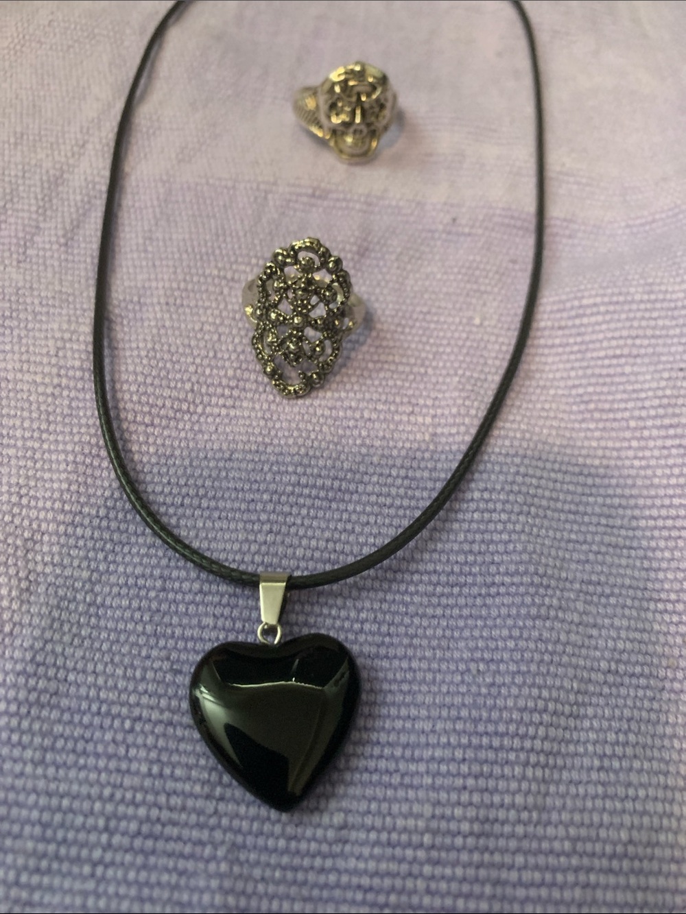 Black Heart Pendant Necklace with Rings- Elegant Women's Jewelry